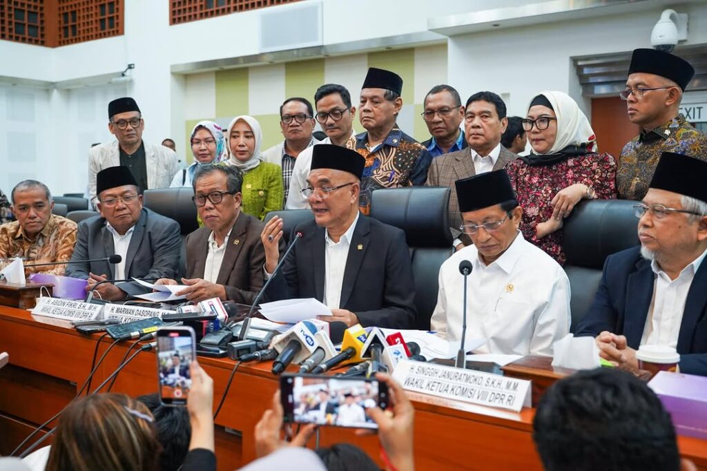 DPR dan Pemerintah Sepakati Biaya Haji 2025, Turun