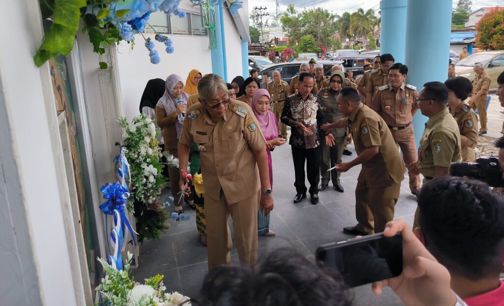 Peresmian Gedung Perpustakaan Kabupaten Sintang oleh Bupati Jarot Winarno/ Foto: Istimewa