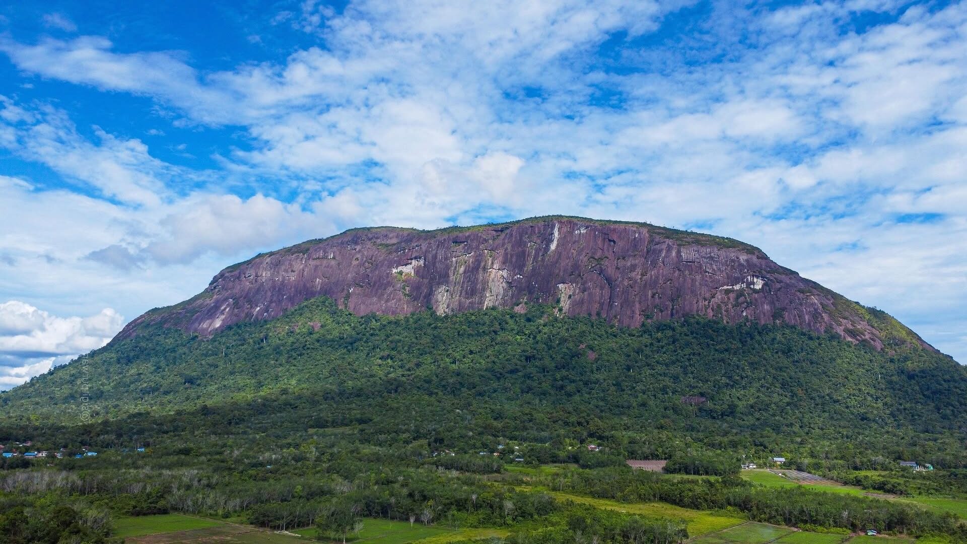 Bukit Kelam Sintang/Foto: Sigit Purwanto