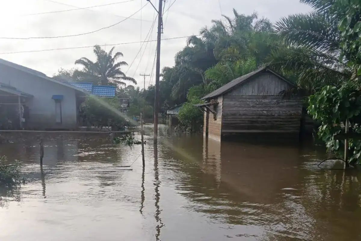 Kondisi banjir di Desa Sepantai, Kecamatan Sejangkung, Kabupaten Sambas, Rabu (12/2/2025) (Foto: BPBD-Sambas)