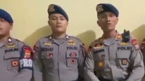 Briptu Richard Silalahi meminta maaf setelah aksinya menantang duel anggota TNI di TikTok viral. Ia menyesali perbuatannya dan berjanji tidak mengulangi hal serupa.